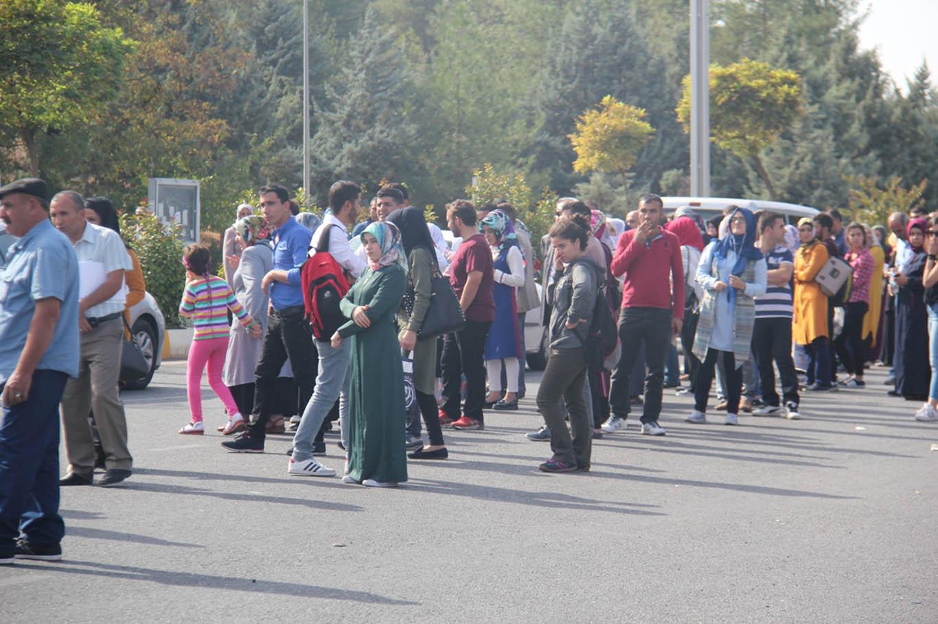 Belediyenin toplu ulaşımda kontak kapattırması halkı mağdur etti Belediyenin toplu ulaşımda kontak kapattırması halkı mağdur etti